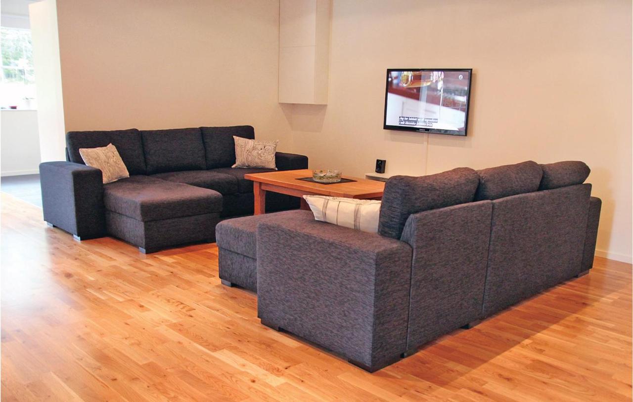 2 Bedroom Cozy Apartment In Habo Mullsjö Εξωτερικό φωτογραφία